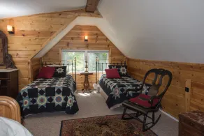 Charming Cabin with Lake Membership Walkable to Town - Image 5