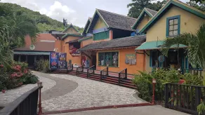 Spacious Ocho Rios Beach Apt with A/C, Cable TV, WiFi, Kitchen, Pool & View - Image 2