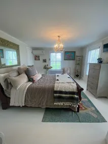 Cutchogue Farmhouse Estate with hot tub and gardens, walk to beach & vineyards - Image 5