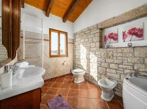 Spacious Villa With Garden - Image 4