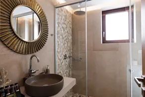 Offering Full Privacy, Heated Pool, Scenic sea Views and Great Location - Image 2
