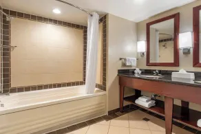 Beachside Location! Beautiful 2 Bedroom Condo in Virginia Beach - Sleeps 6! - Image 4