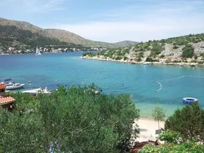 Holiday apartment with air conditioning and sea view - Image 4