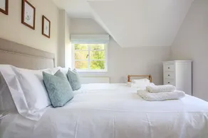 4 BR (Sleeps 7) in Salcombe overlooking beach - Image 4