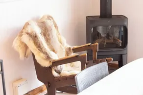 Rustic 4 Season Cabin Getaway with Stunning Mountain Views - Image 2