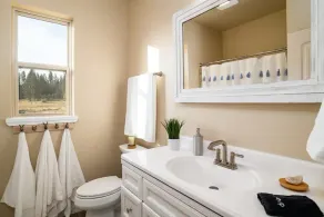 Refined Living Surrounded by Beautiful Scenery and Amazing Wildlife - Image 4