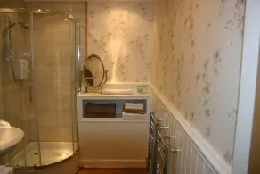 Suite de lujo para 2 con bañera de hidromasaje exclusiva, batas, jardín propio y bicicletas-North Wales - Image 3