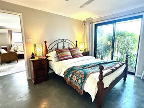 Tranquil, unique self-contained getaway with water views on an island paradise - Image 3