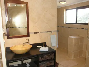 Quiet, Clean & Modern Townhouse at Gold Coast with 'Welcome Breakfast kit' incl. - Image 3