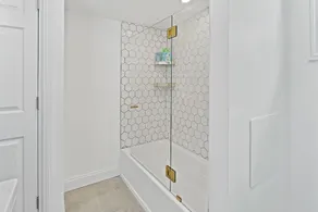 Stylishly Renovated 5-Bedroom Home in AC - Perfect for Groups and Families - Image 5