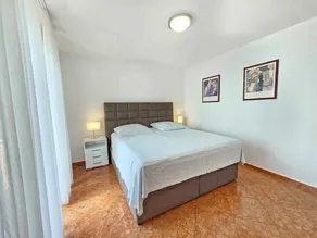 Holiday apartment with terrace and air conditioning - Image 5