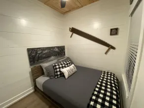 Woodcutter Cabin at Copperas Creek with Fenced Yard - Image 4