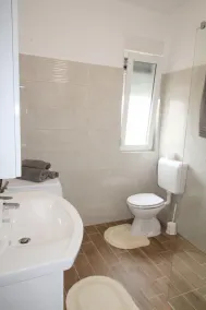Cozy 3-Bedroom Haven, Perfect for 5, With Parking Space - Image 3