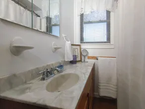 Huge historic on Lake Michigan w/ large yard, fire pit, BBQ & air conditioning - Image 3