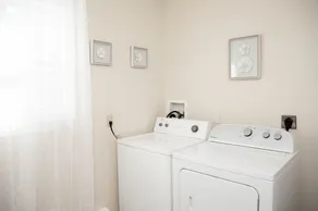 Large 4 Bedroom CT Home Comfy for Longer Stay - Image 2