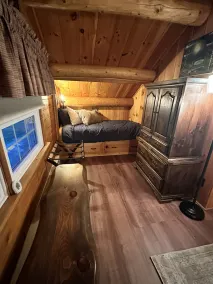 Beautiful cabin in the woods close to skiing, hiking and shopping with hot tub. - Image 3
