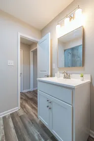 This house is a 4 bedroom(s), 3 bathrooms, located in Lexington, KY. - Image 3