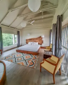 Seclude Palampur - Chambre des maîtres avec lit rond - Image 5