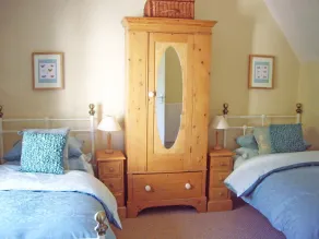 Quaint Village Location With Beautiful English Cottage Garden - Image 5