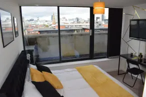 Penthouse 1-bed Apartment With Amazing Views - Image 5