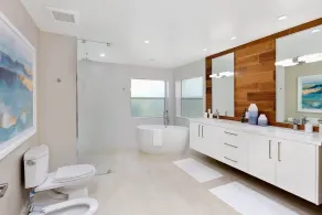 Modern Waterfront Home w/Heated Pool, Avocado Tree - Image 3