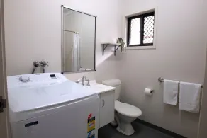 Tropical Hibiscus Caravan Park - Image 5