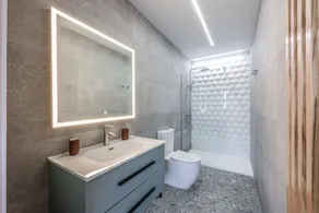 loft reformado de diseño de alquiler temporal - Image 3