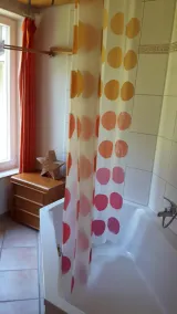 amorevolmente ristrutturato casa per le vacanze con ampia. Giardino, ideale per le famiglie - Image 4