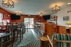 Deluxe 2 Queen in Stoney Creek Quincy! Indoor/Outdoor Pool | 3 Units - Image 4