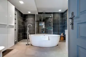 Quinta provençal do século XIX, cercada por vinhedos, 6 quartos, 6 banheiros, piscina enorme - Image 2