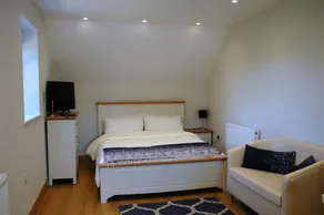 The Starting Gate - luxury studio apartment, rural location, 1m from Bruton - Image 4