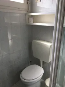 Lille hus med en smuk udsigt over søen - Image 5