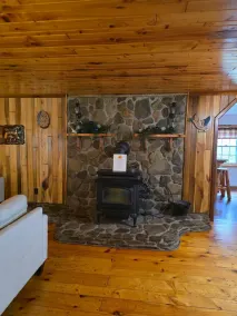 Pura Vida - Spacious Woodland Retreat - Image 3
