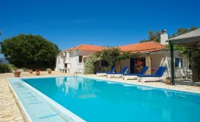 Exceptional villa with panoramic sea views. Secluded & convenient  Large pool   - Image 5