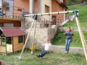 Large mountain holiday villa with magnificent views, Brasov - Image 3