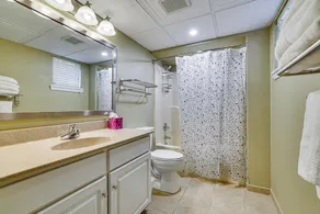 Lake & Boat Slip Access! Family Condo in Greentown - Image 4
