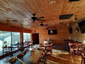 Anglers Riverfront Motel - Image 3