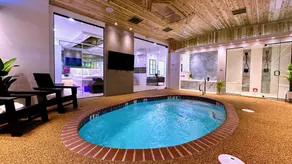 Sybaris Pool Suites Indianapolis - Image 3
