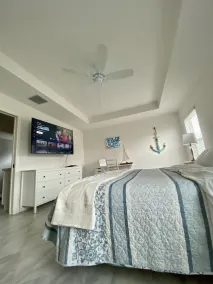 The Villages 3 bed/3 Kings, Private, Coastal decor, 1 min to Rec cntr & Pickleba - Image 5