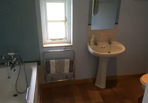 Gemütliches, ruhiges Ferienhaus in Manorbier, Pembrokeshire für 6, eine Meile vom Strand entfernt - Image 2