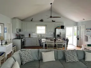 Waterfront, hot tub, screen porch, kayaks, SUP, pier fish n crabs, private feel - Image 3