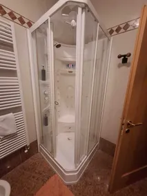 Double Room with Shared Bathroom - Image 5