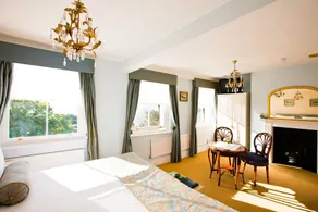 Pier View Self Catering Luxury Apartments - Image 3