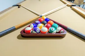 6-Bed Artistic Home with Game room - Image 2