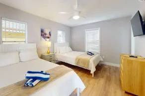 Walk to Beach & Johns Pass Village ~ Heated Community Pool ~ Bikes ~ Paddle Boards/Kayaks - Image 3