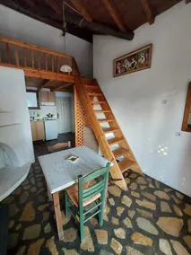 Beautiful house located on a hill in Samos Island, 400 m from an organized beach - Image 2