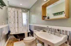 Urban Nest - Cozy Retreat - on W-Side Beltline - Image 2