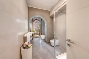 Villa med have foran søen - Image 3