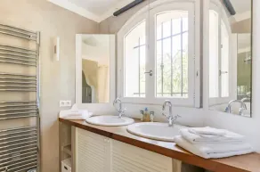 Romantic villa with exceptional view Absolute calm - Image 2
