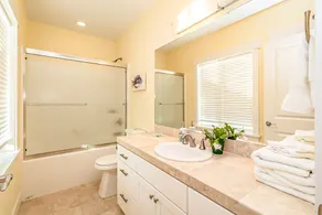 Beach house no-bank waterfront 4-bedroom vacation home on Camano Island - Image 3